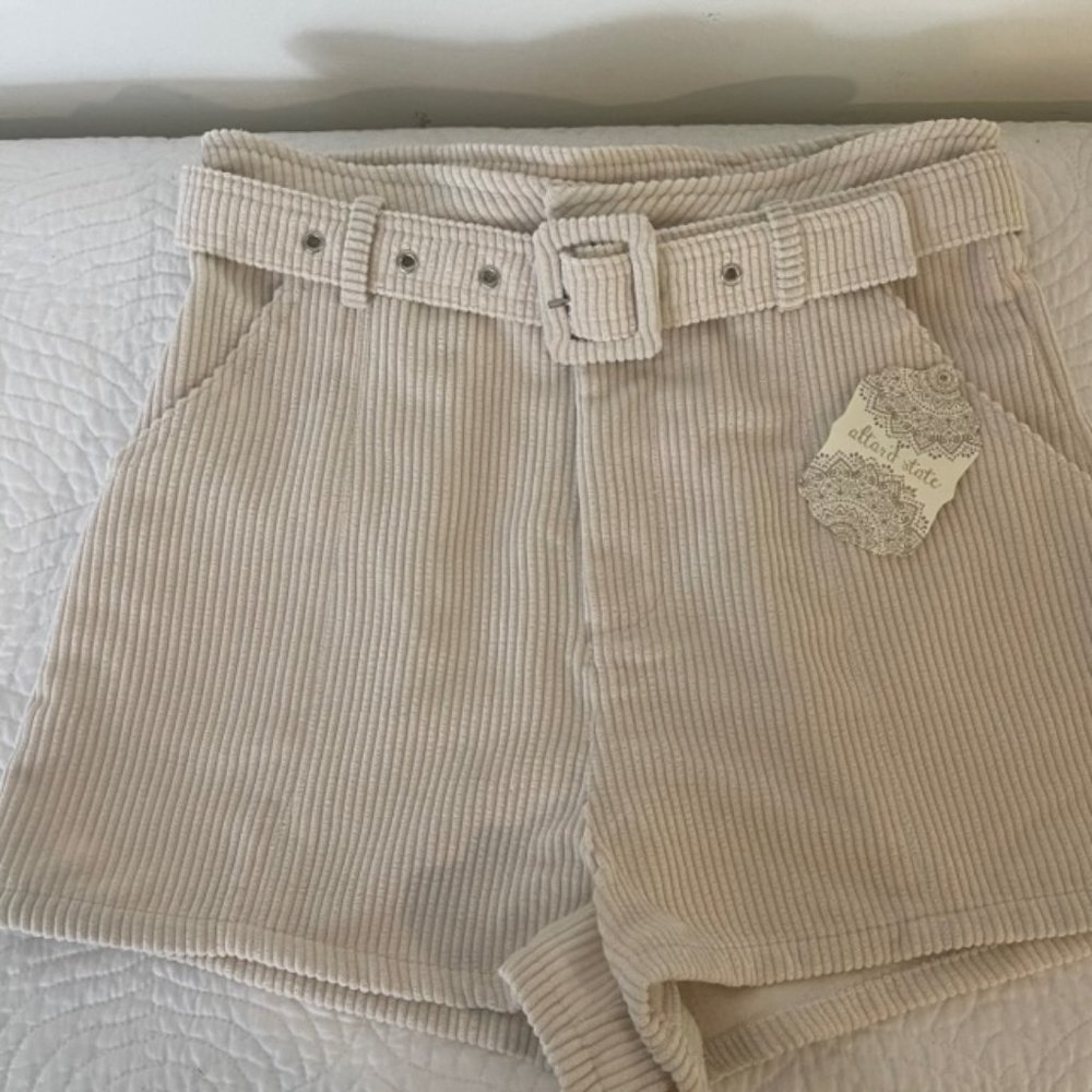 NWT ALTAR'D STATES CREAM CORDUROY SHORTS SIZE MEDIUM